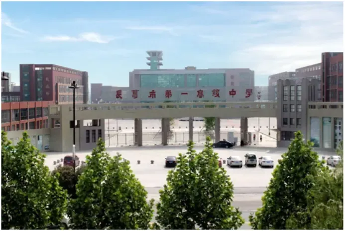 吉的堡幼儿园,高级中学,市双语实验小学,求实中学等名优学府,人文浸染