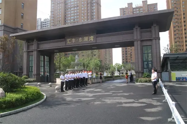 该项目和漯河的汇丰·金江学府有着异曲同工之处都是紧邻学校而建真正