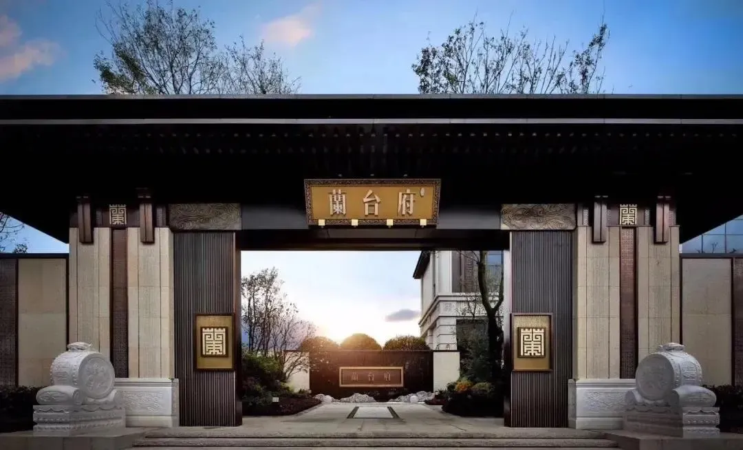 比如在库尔勒南市区,各个开发商角逐激烈,更有百强房企领地在南市区城