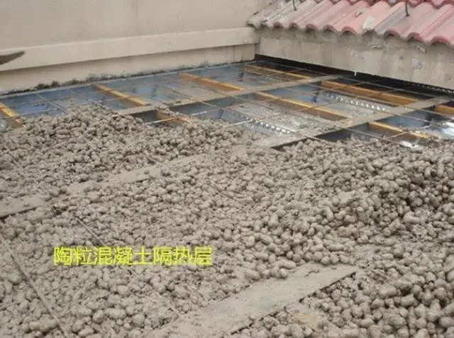 夏天住顶楼真不是滋味买几十袋陶粒比电费省钱隔热效果好