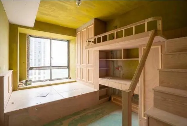 次卧太小花了8000让木工做两张床师傅直接帮我省了一间房