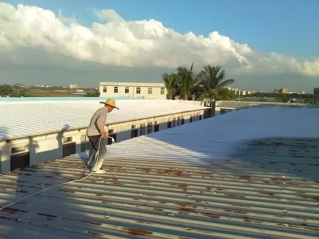 如何给顶楼降温我家刷了这种漆隔热防水每月可省900电费