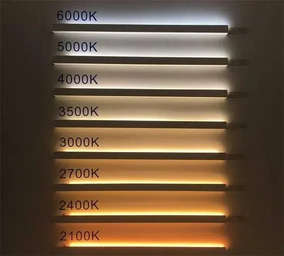 3000-3500k的灯光,都可以营造良好的舒睡氛围:此外,卧室要增加床头灯