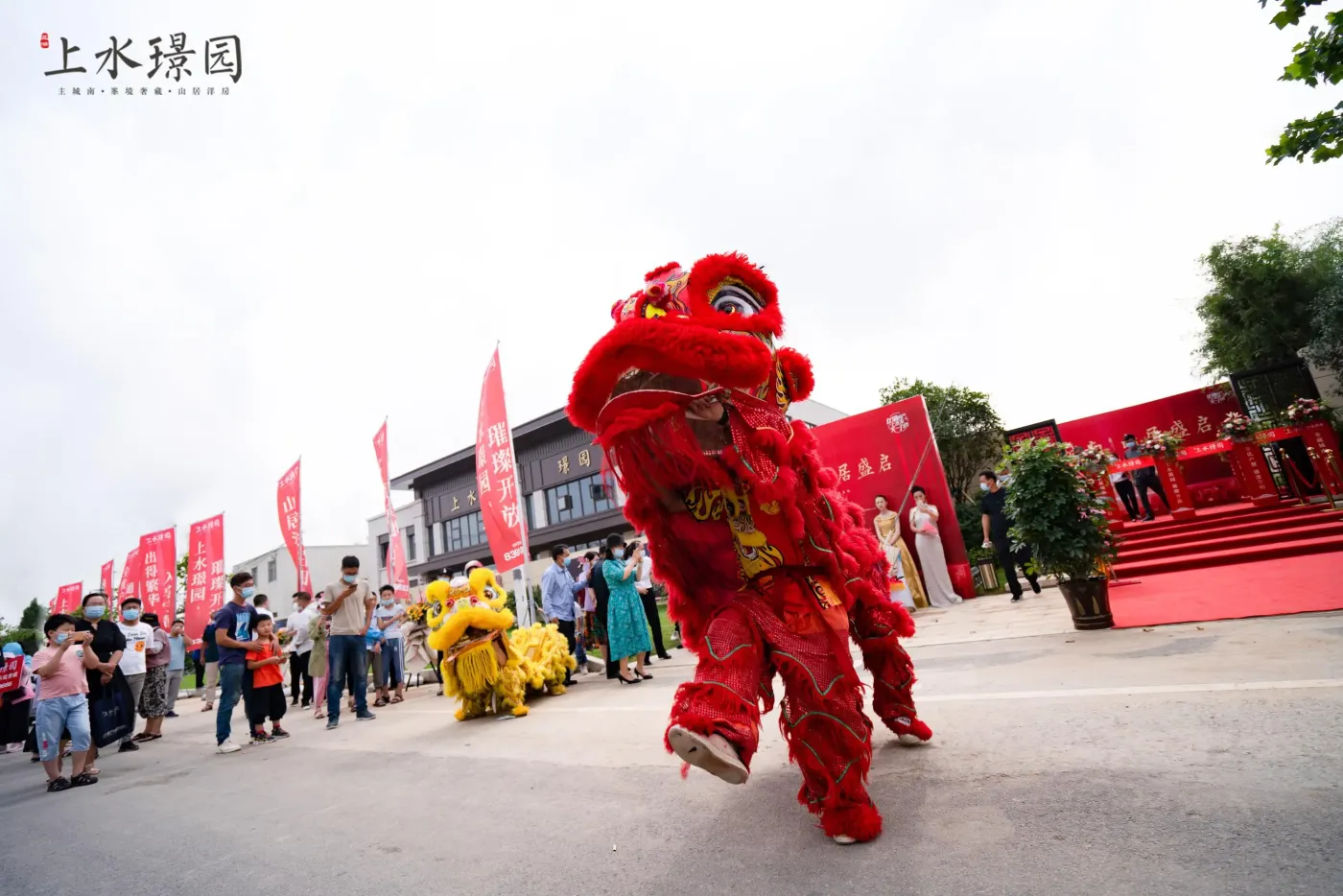 现场舞狮的精彩表演为开放活动更添些许灵动和喜庆.