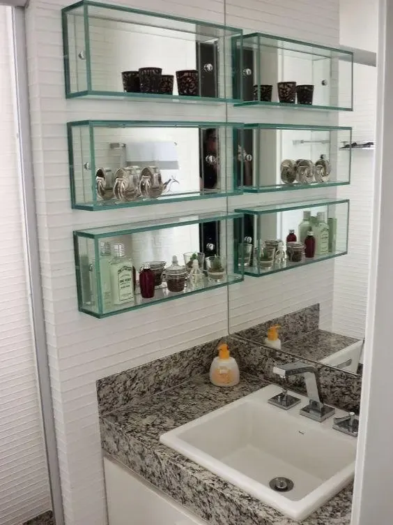 以后卫生间不用砌墙掏洞做壁龛了,直接装玻璃板,挂马桶后不占地