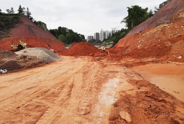 一路连三区 硒都小学门前一新建路拟8月底通车