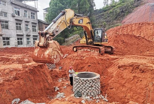 一路连三区 硒都小学门前一新建路拟8月底通车