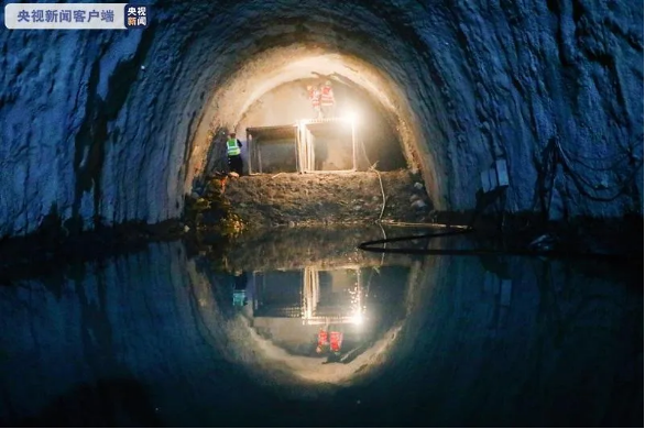 震撼!超多现场画面曝光!央视聚焦云南这条世界罕见的“毒气”隧道