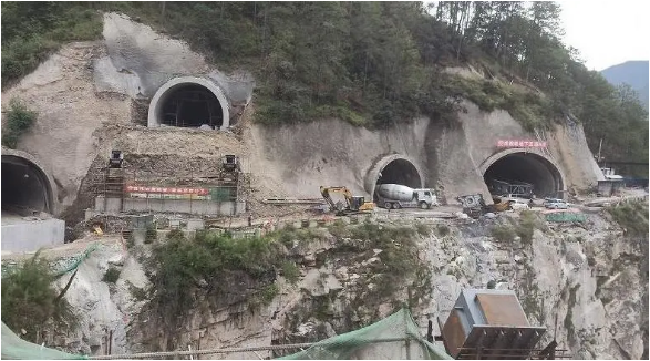 香丽高速迪庆段所有隧道全部贯通!云南藏区条高速公路预计今年底通车