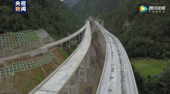 香丽高速迪庆段所有隧道全部贯通!云南藏区条高速公路预计今年底通车