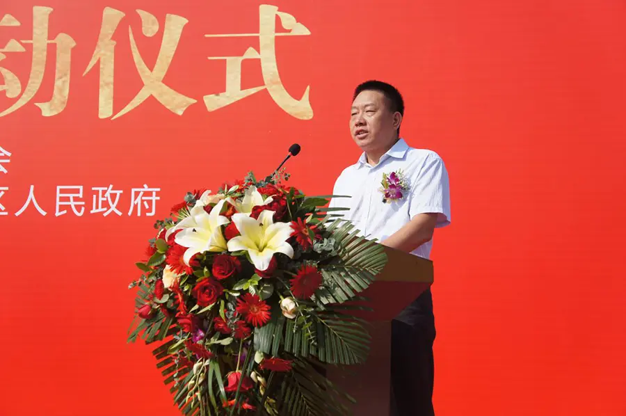 活动由桂林市国资委主任肖必忠主持,出席项目启动仪式的领导有:桂林市