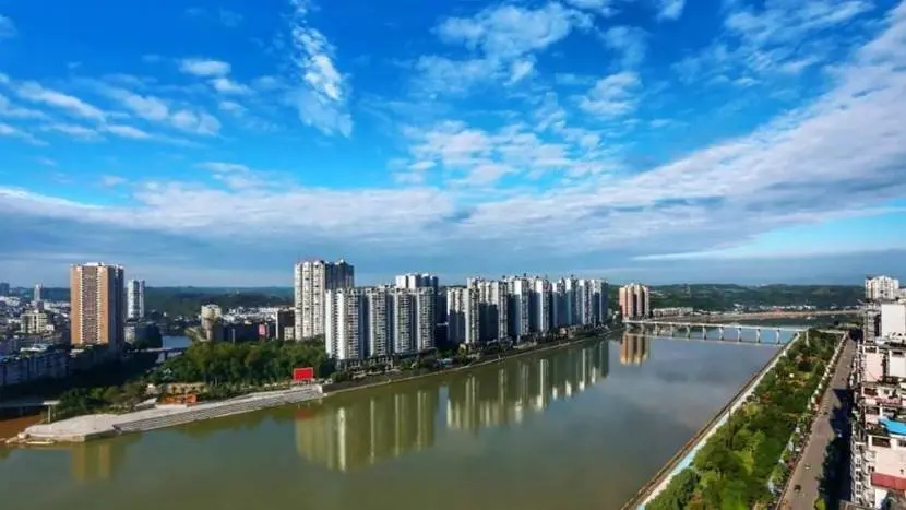 新城·悅雋香江近鄰沱四橋,緊鄰主幹道雄州大道,距成渝高速,成簡