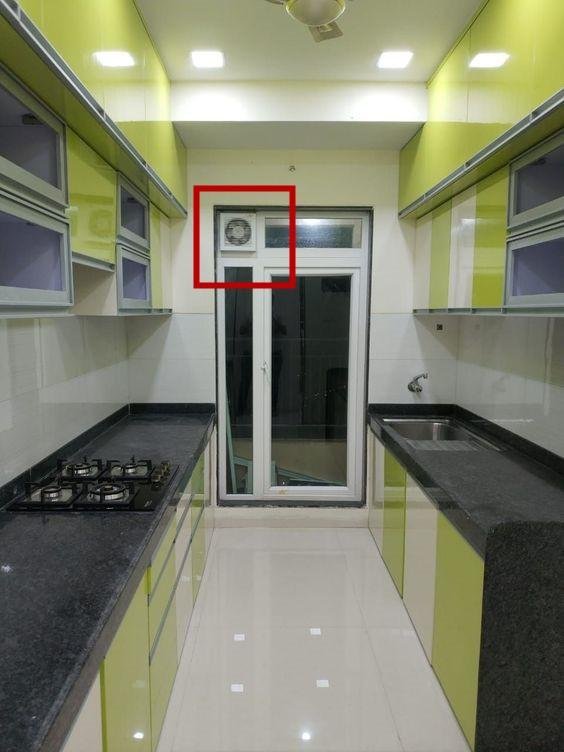 厨房时都会在天花板上装铝扣板,中间开槽预留空间,之后将排气扇嵌入