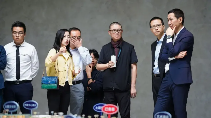 华住集团董事长季琦一行考察环球融创滇池南湾未来城