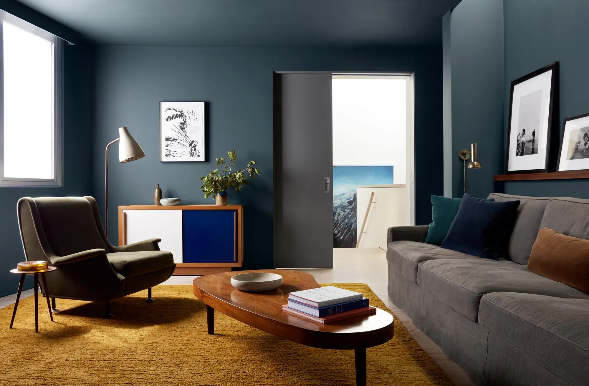 复古蓝天空蓝打开了夏天的居家模式