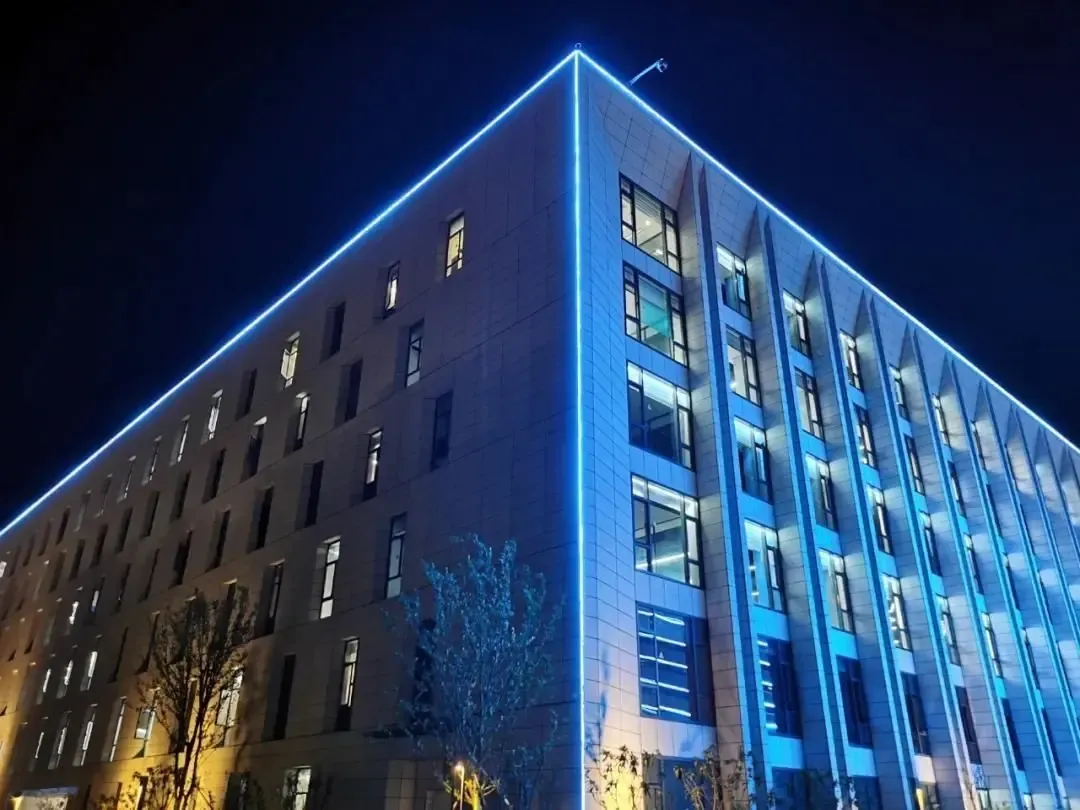 华灯初上璀璨夺目吉利研究院二期投用剑指全球顶级汽车研发大本营