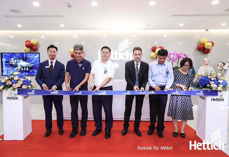 全新的海蒂诗五金解决方案（上海）体验中心和海蒂诗中国总部办公室剪彩仪式