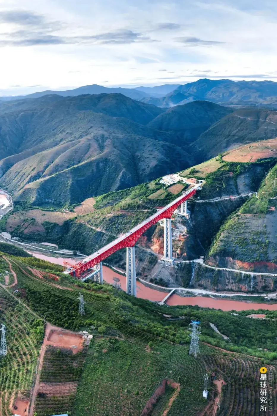 作为昆曼高速和泛亚铁路的重要节点玉溪距离世界越来越近(昆曼高速