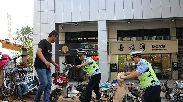 动真格！聊城这里未挂牌电动车被直接拖走！附领车步骤