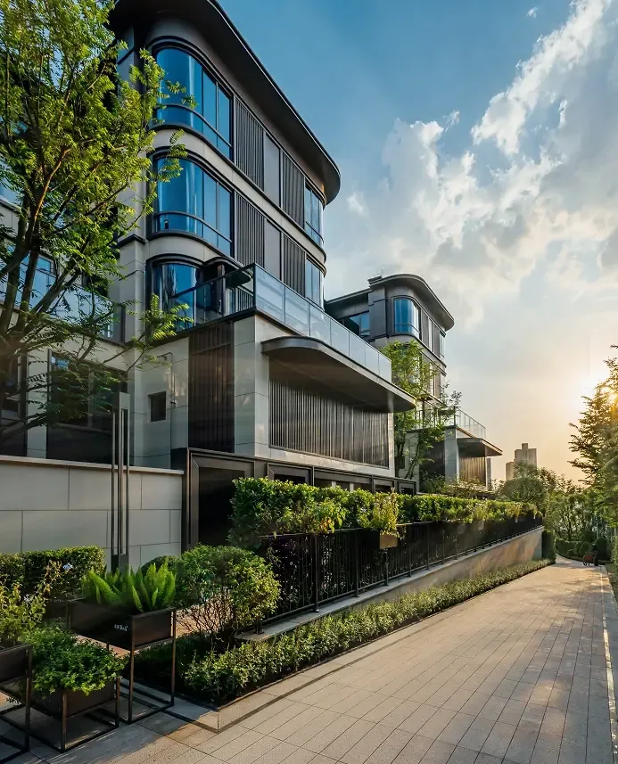 其中,龙湖尘林间备受媒体关注,因其屡创重庆独栋别墅,大平层等去化