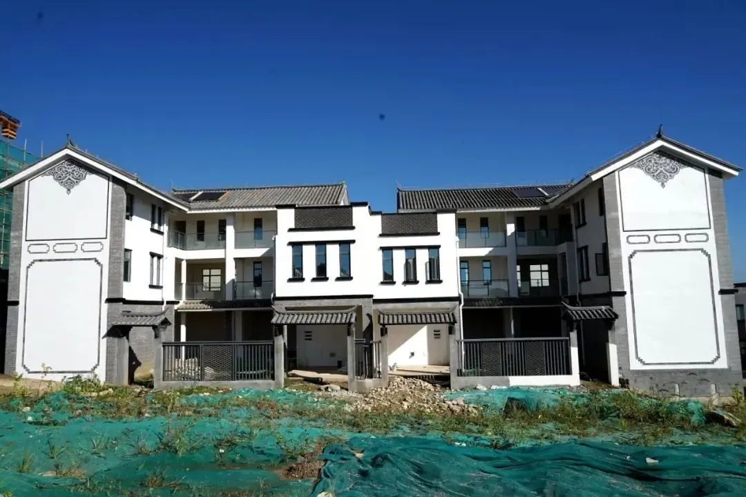 项目进度1806小镇项目进展一览已完成586套安置房封顶作业