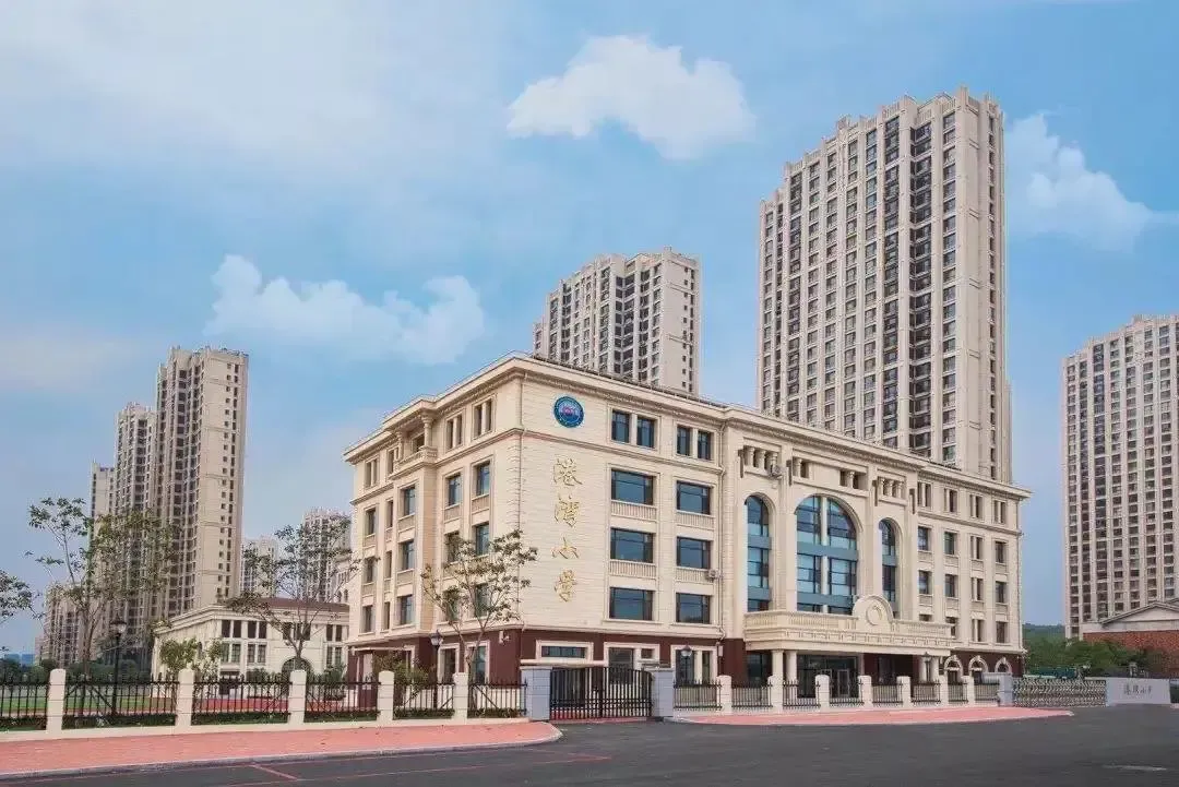 人居为本教育先行置地公司重磅打造超高配置的港湾小学正式开学了