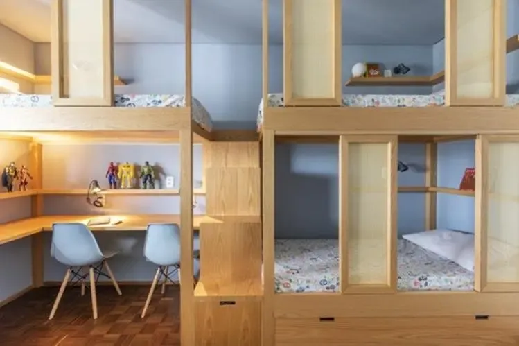 不是小户型,也要3娃挤一房!不到15平,塞三张床又塞三人书房