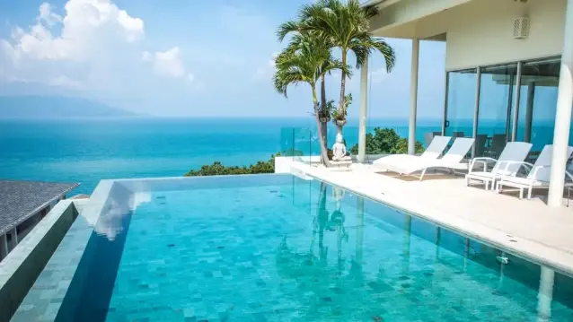 热到蒸发的秋老虎你需要一个天际泳池