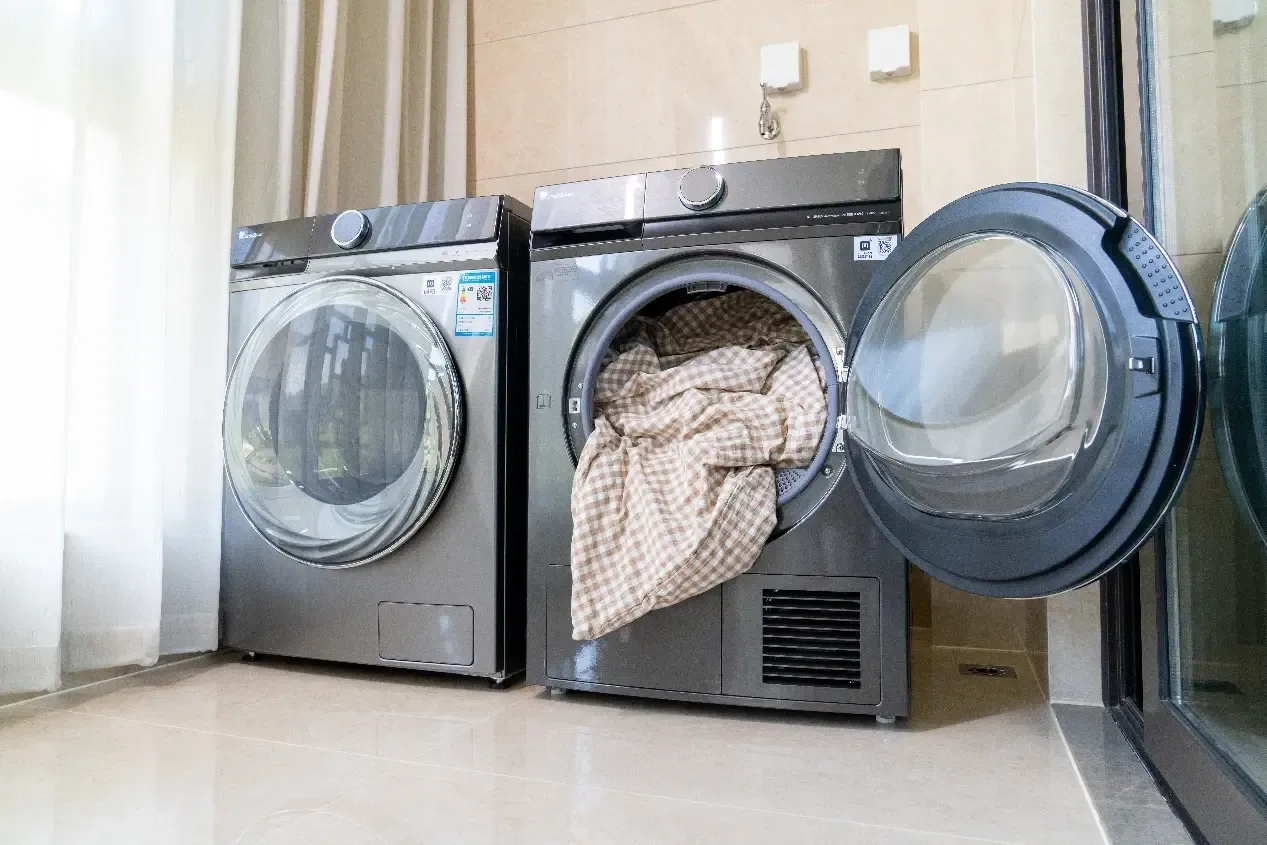 烘干机与洗烘一体机的不同洗烘一体机的外观和单个洗衣机差不多,而洗