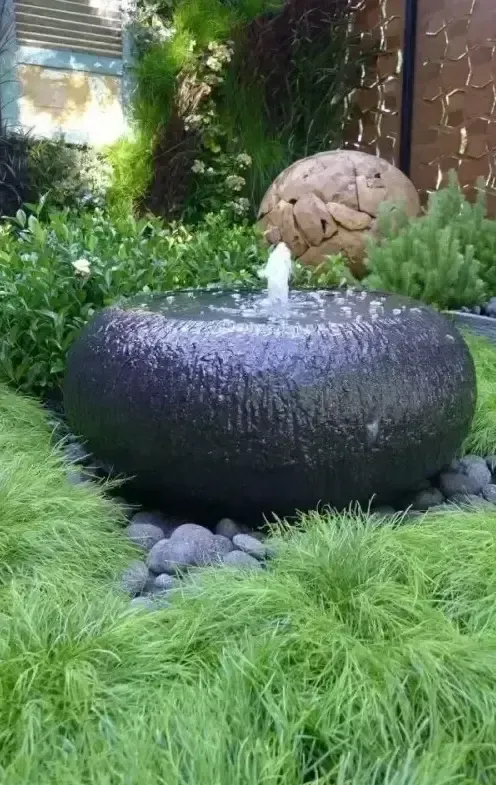 3,涌泉这种更省位置,只需一个小容器就可以实现了,于不动声色处彰显