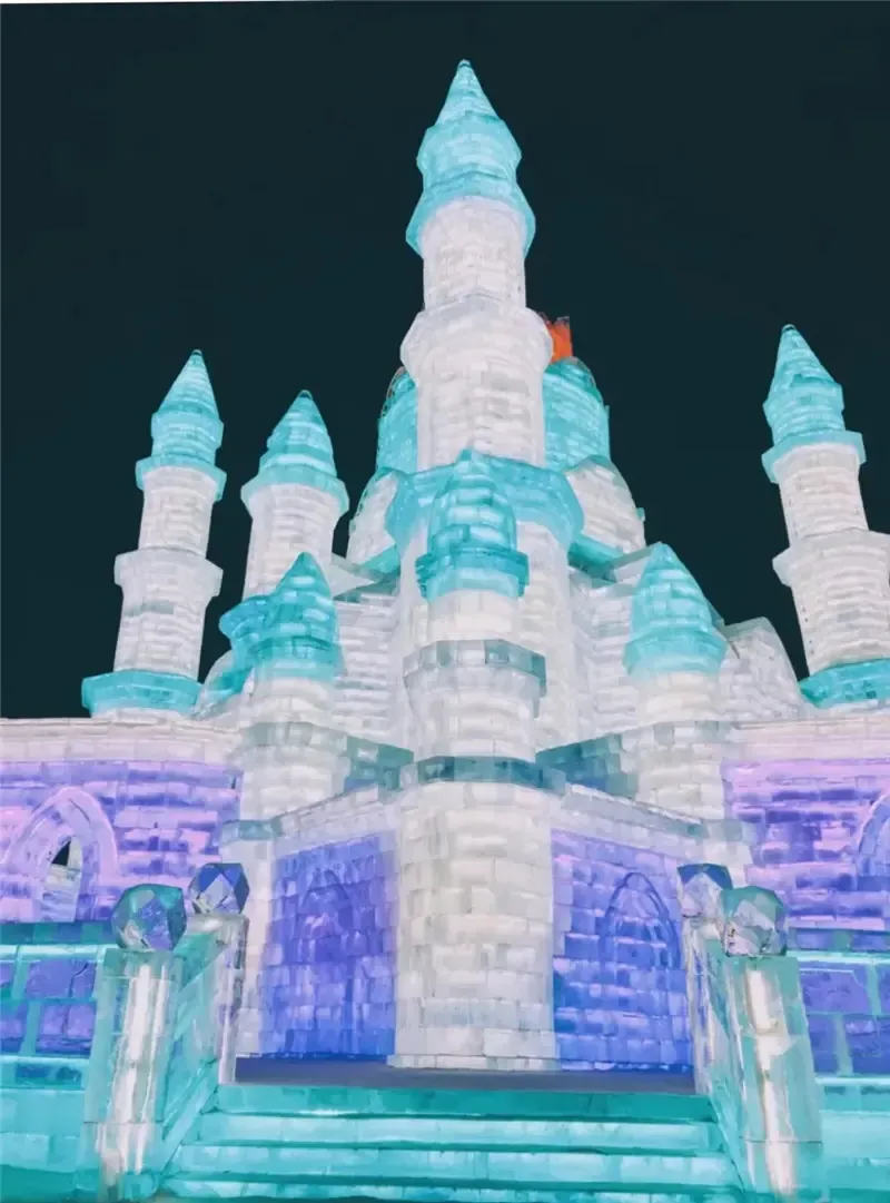 为童年圆一次奇幻历险的梦想 冰雕城堡 童话冰雪世界 从30℃的户外