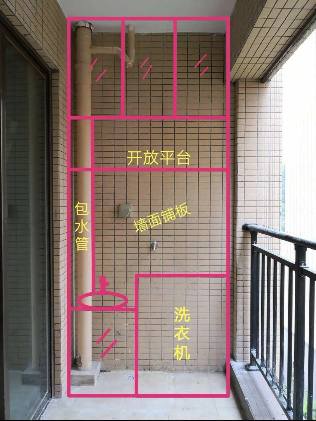 开发商怎么想的,公用雨水管不好好呆外墙上,杵阳台内多碍事