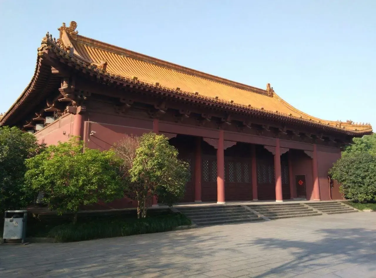 的营建并非一气呵成,而是先后经历了吴元年建圜丘,方丘,社稷坛,太庙