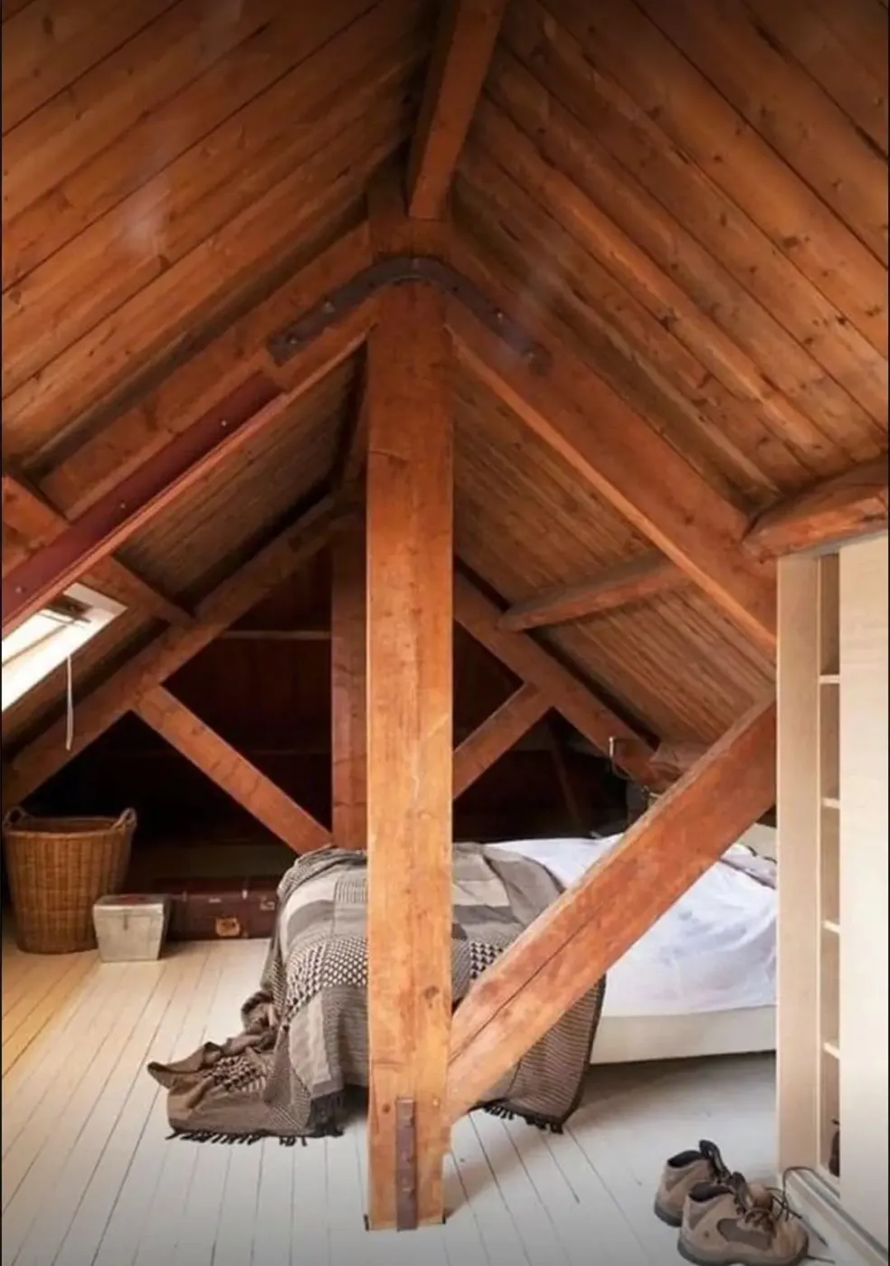 如果家里房子的占地面积小,那么这个尖屋顶的部分,是增加面积的好设计