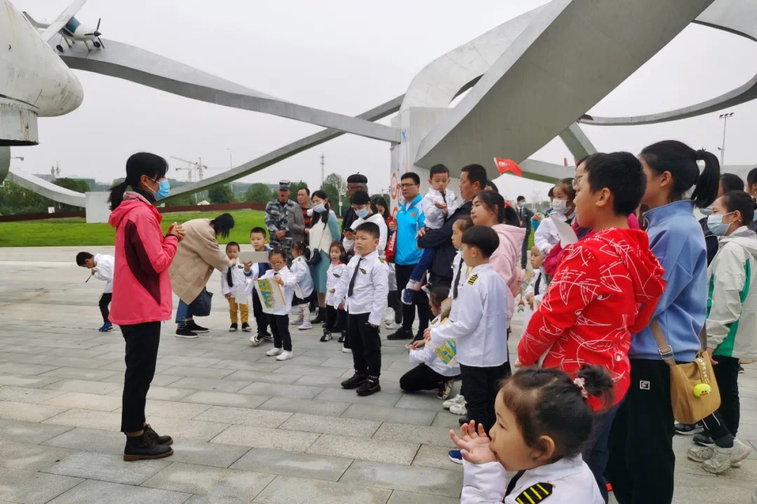 华侨城·天鹅堡:飞行基地科考营,会飞的孩子更强大