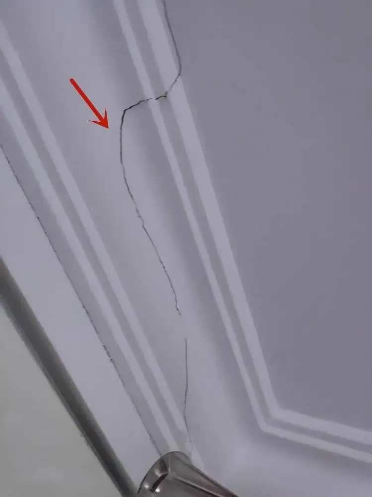 吊顶石膏线出现缝隙,看着就心烦!