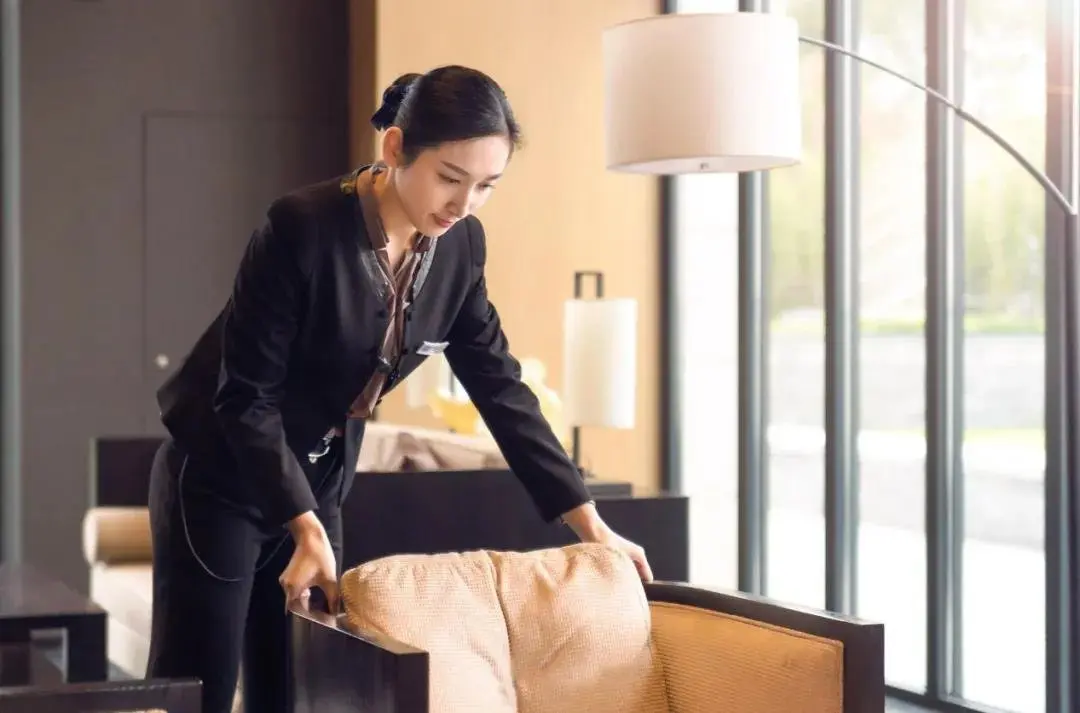 巨擘携手点睛桃源丨塔尖人物专属管家温暖入驻紫金桃源