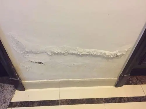 入住不久家里就漏水老师傅二次排水不到位防水做再好也没用