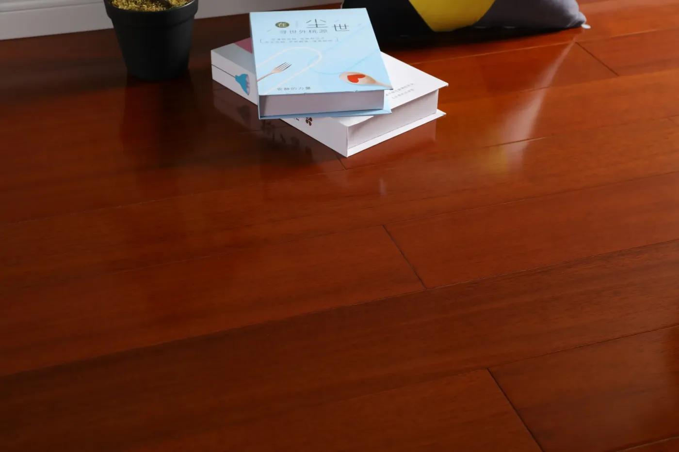 打造温暖舒适家园优选大自然地暖实木地板