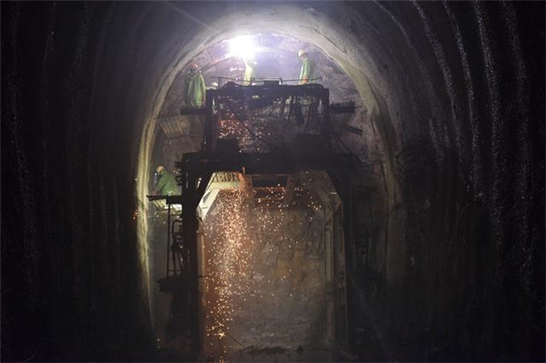 大瑞铁路保山隧道正洞开挖突破1.2万米大关