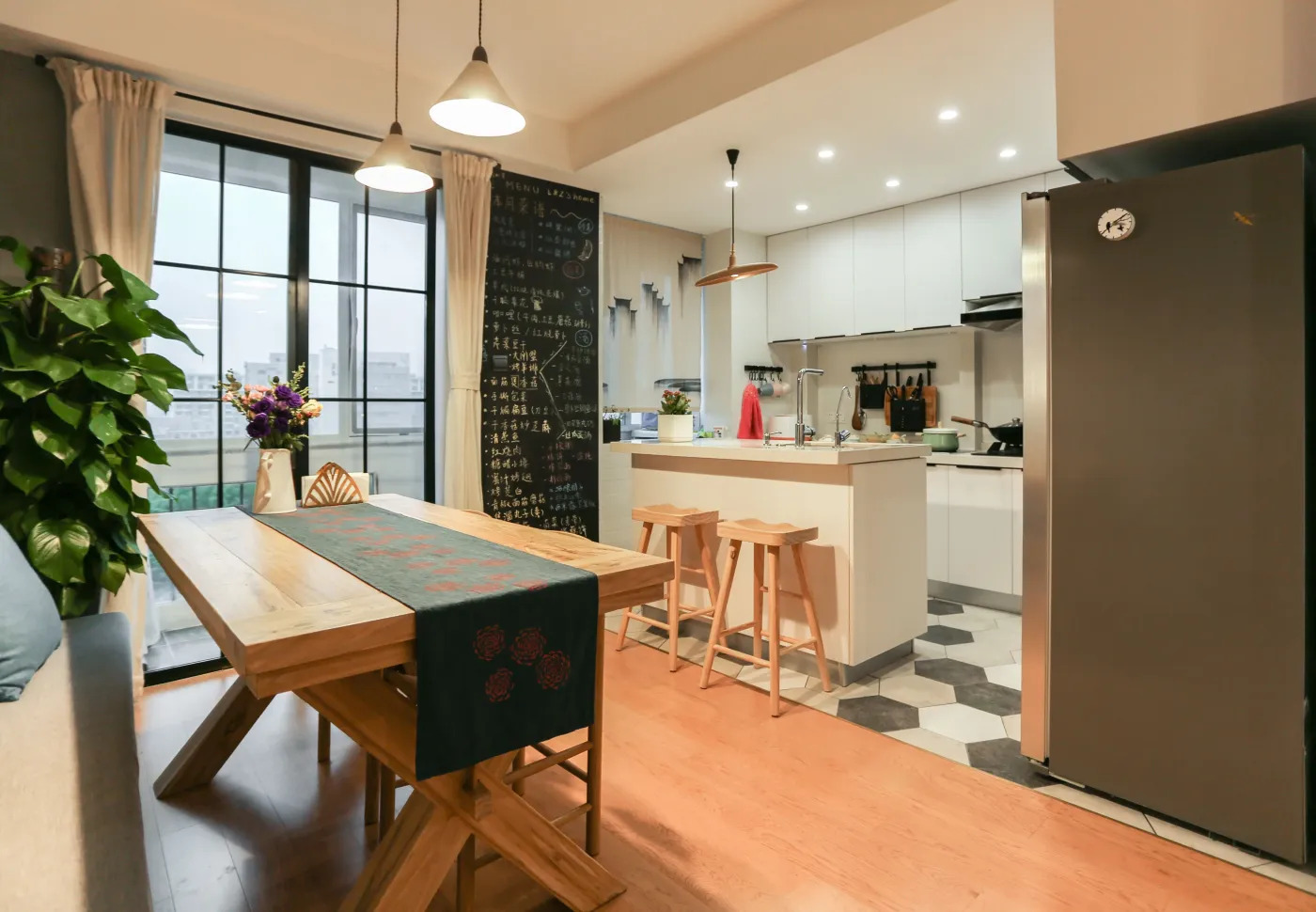 开放式厨房面临的两大问题改成半开放式厨房就都解决了