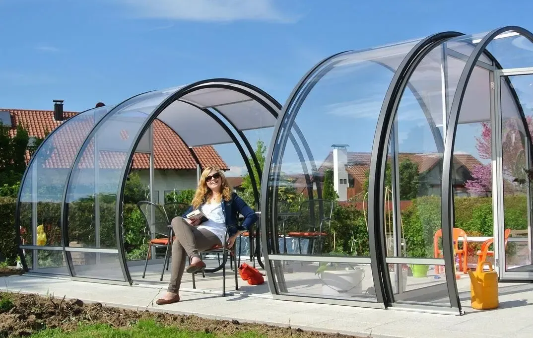 别做老式阳光房了很多人选择折叠阳光房物业来了还可以藏起来