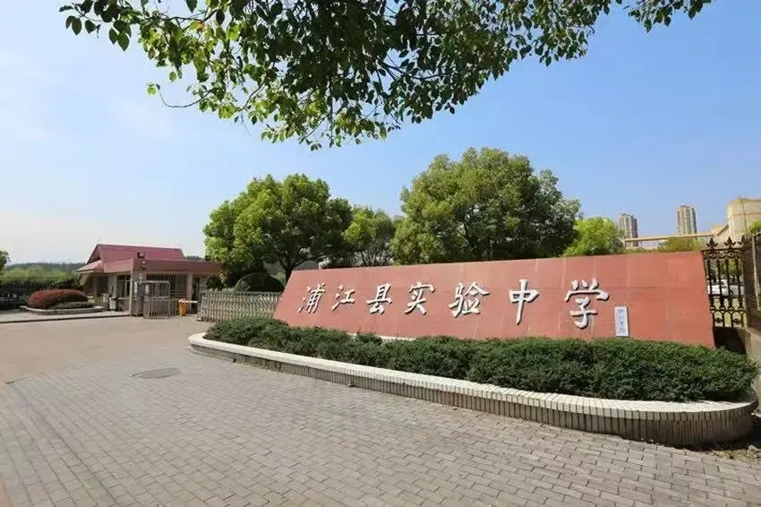 万固文华园展厅盛启超5000人争睹神户型公开燃炸浦江