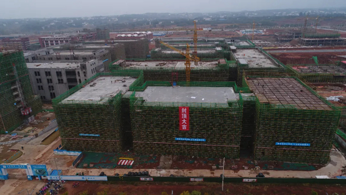赣州新能源汽车科技城标准厂房主体结构提前31天封顶！