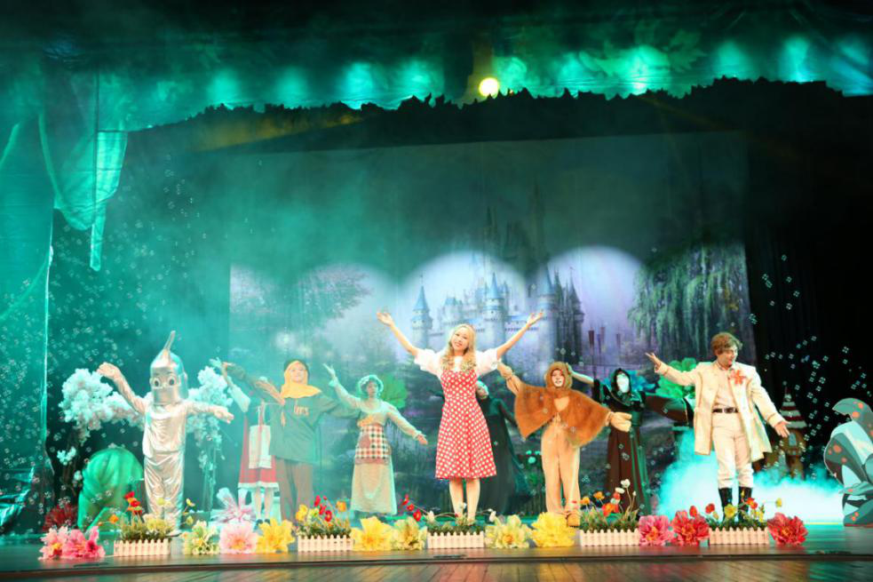 来骧龙国际看『爱丽丝梦游仙境』舞台剧,带孩子去做一个绮丽的梦