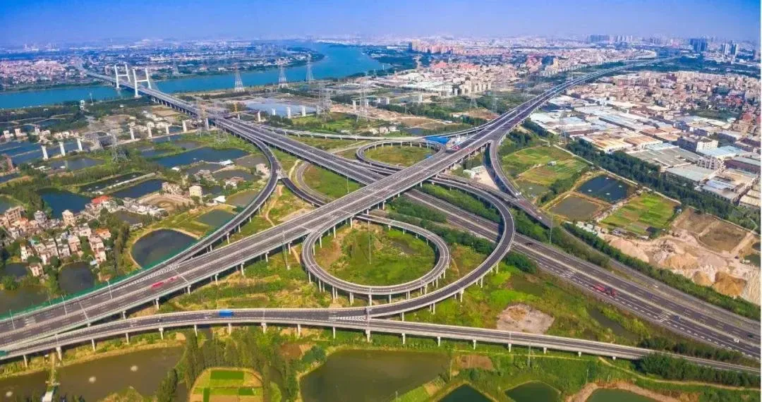 备受关注的广中江高速三期(除公铁共建段外)今日正式通车,设双向六