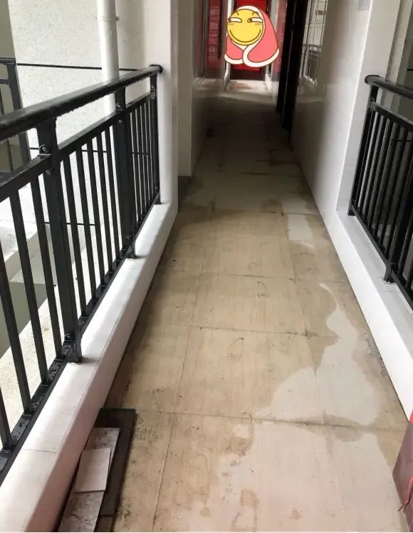 如果实在要买连廊房的话,也请注意电梯的位置,有些是一边一个,这样就