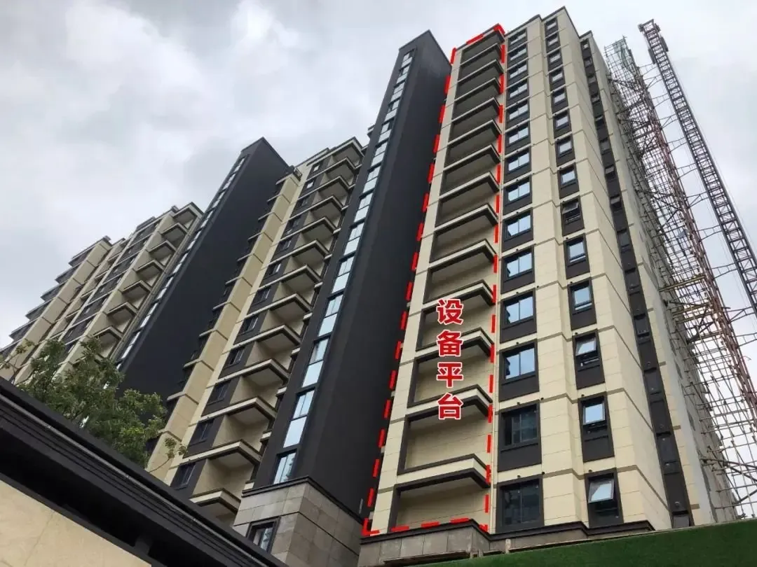 建议不要放任何其他物品,承重有限,另外真设备平台属于公共空间,业主