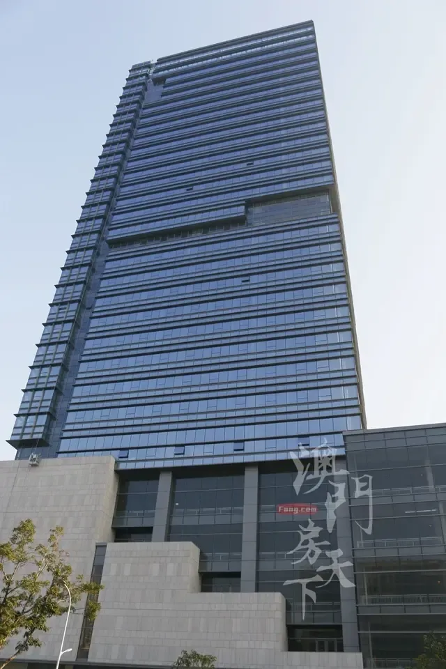 4008132766 转 642306作爲拱北口岸旁珠海商榠地標之一的珠光國雋大廱