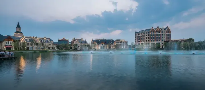 环湖商业合悦坊实景图尽管已有了交通,产业,配套等的加持,高铁新城的